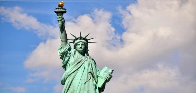 ما الغاية من إقامة تمثال الحرية في نيويورك